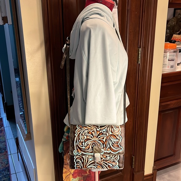 Patricia Nash New without tags  Crossbody bag  tooled Leather  bronze brown mint - Picture 3 of 17